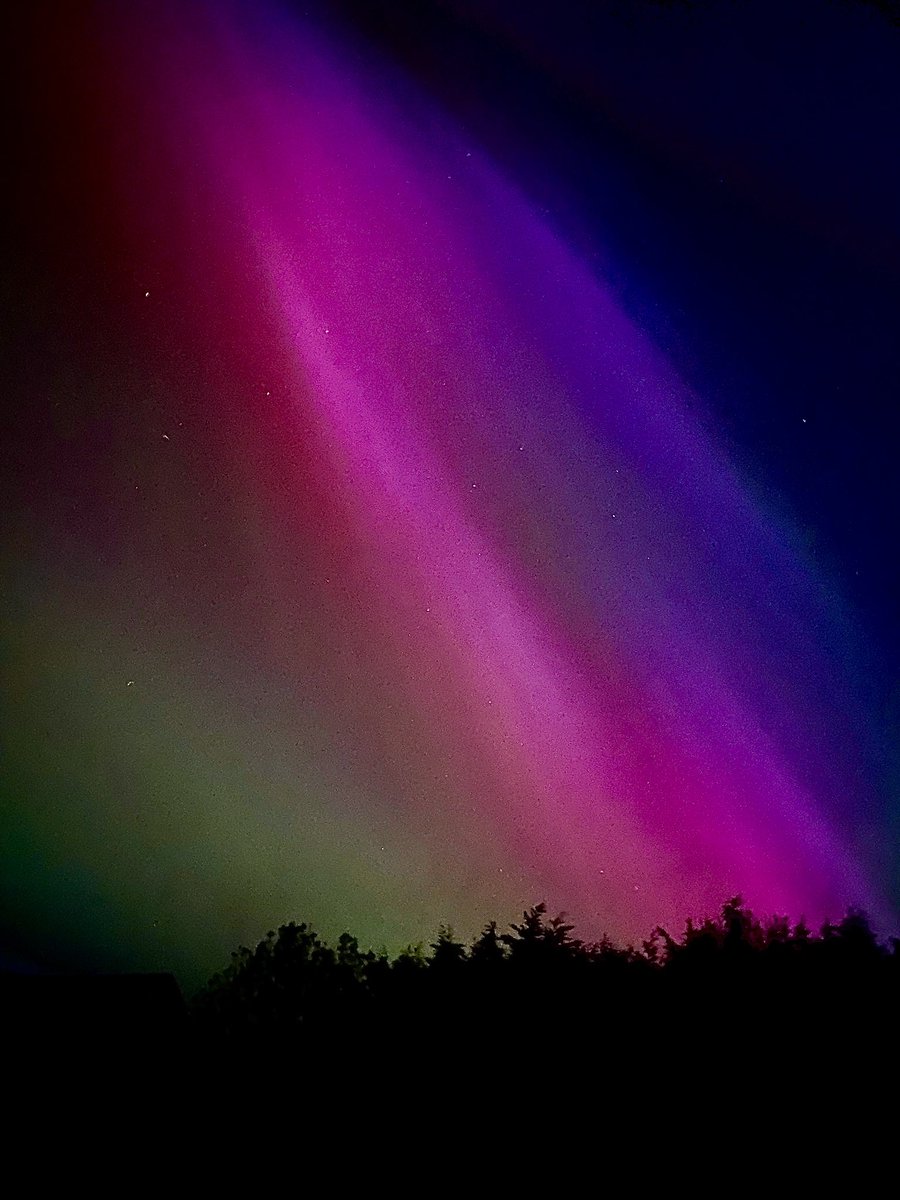 GolfInGalway's tweet photo. More images of the aurora borealis taken over Galway last night.

#nothernlights 
#Aurora 
#auroreboreale https://t.co/x5euEmh0GR