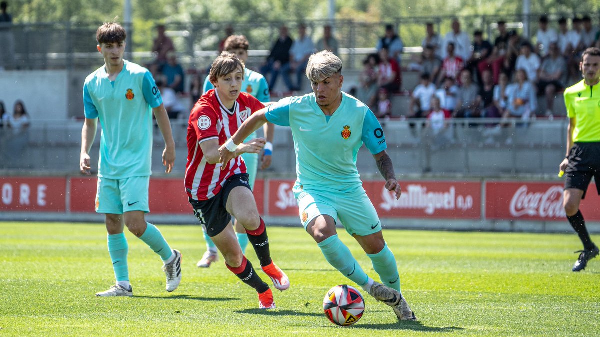 ⏸️ 𝗗𝗘𝗦𝗖𝗔𝗡𝗦𝗢 Partido vivo y de ritmo alto en Lezama. El Athletic dispuso de buenas oportunidades para haberse puesto por delante en el marcador, pero continúa el empate sin goles. 👊 Segi lanean, mutilak! 0-0 I #AthleticRCDMallorca #AthleticLezama 🦁