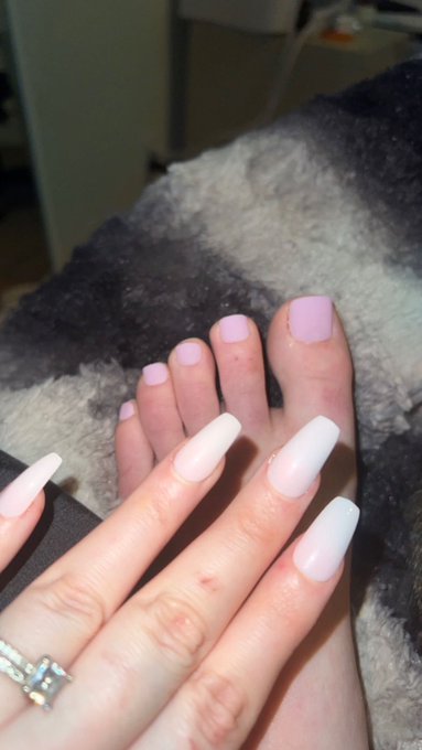 Pretty toes 😈 https://t.co/5lATZXXH7x