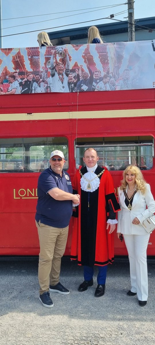 The open-top bus for @bromleyfc is set to depart! The team are travelling from the club's ground up the High Street to @TheGladesBrom, arriving around midday, with the Mayor and Mayoress joining on the bus to congratulate the club. #WeAreBromley #ProudOfBromley