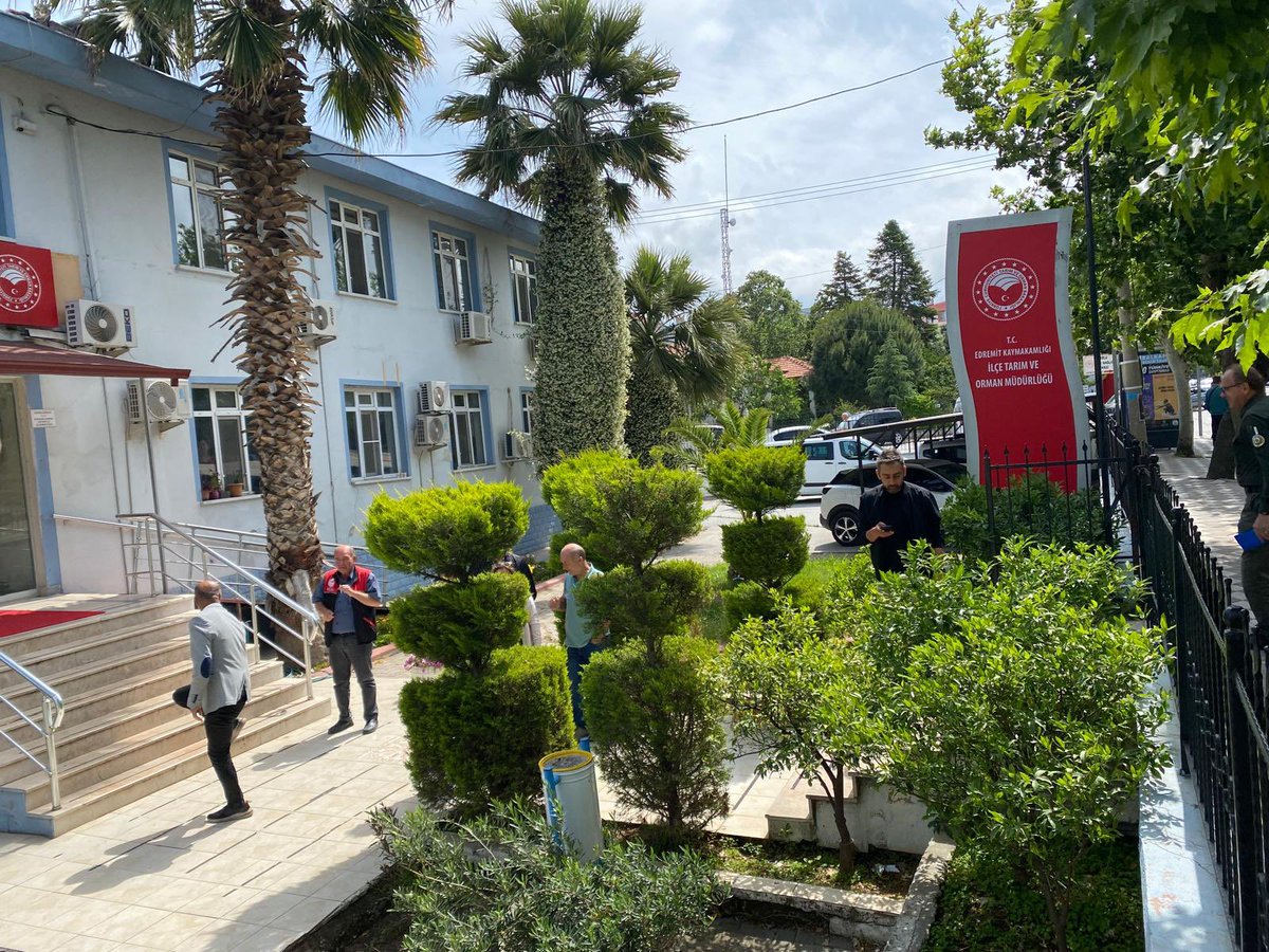 Des_Hizmetleri's tweet photo. Tarım ve Orman Bakanlığı Destek Hizmetleri Daire Başkanı Kadir GURBETCİ ve beraberindeki heyet, Balıkesir Edremit İlçe Tarım ve Orman Müdürlüğünü ziyaret ederek çalışmalar ve yeni ilçe binası hakkında bilgi alarak inceleme ve görüşmelerde bulundu..@balikesirtarim @edremittarim https://t.co/E1ssksRjbL