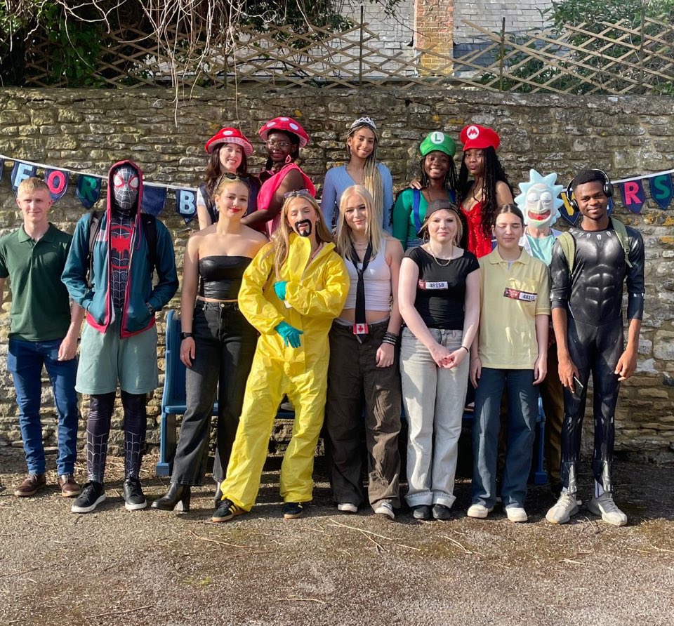 Last day for our amazing Year 13! Fancy dress and dominos pizza to celebrate #year13 #pizza #Boardingschool #stateboarding