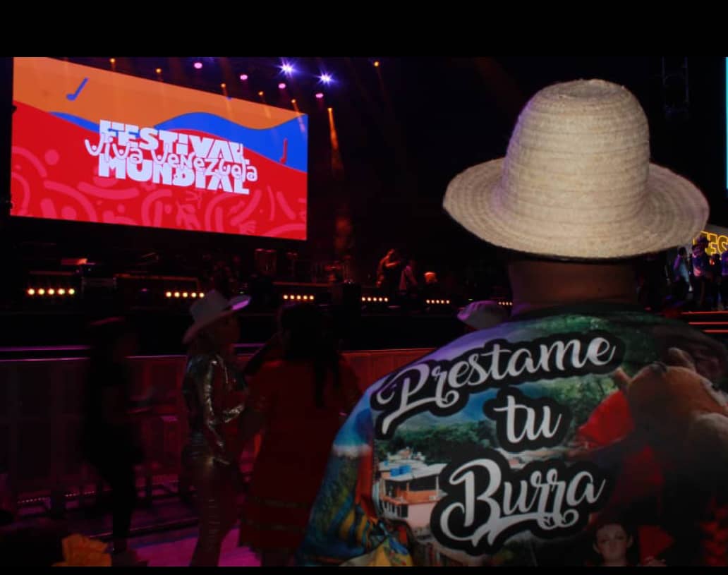 RobertsDelgado's tweet photo. *Inaugurado Festival Mundial Viva Venezuela en Caracas*.

Con un gran espectáculo y variedad de música, ritmos, cantos y tradiciones nacionales e internacionales se realizará desde hoy en esta capital y hasta el 19 de mayo el Festival Mundial Viva Venezuela. https://t.co/uJ4aqS4JML