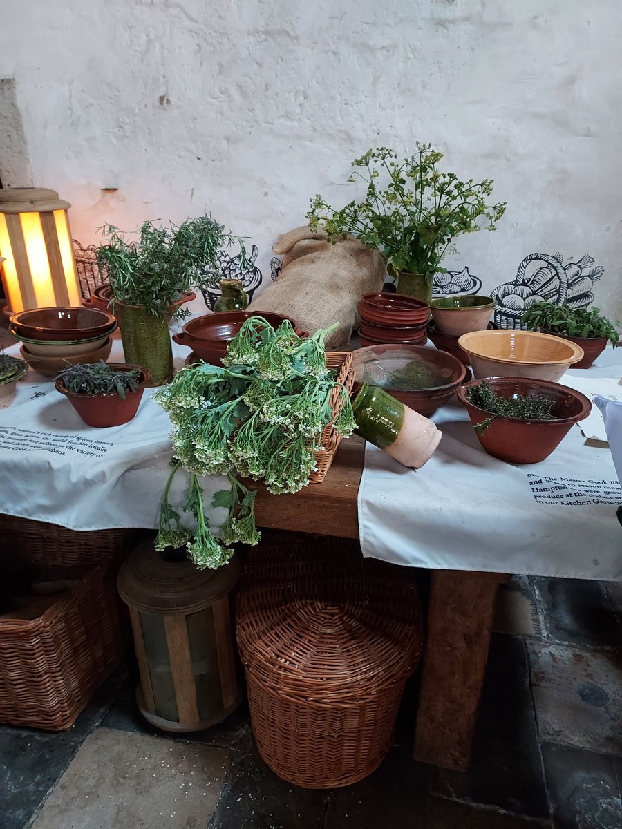 On Thursday 9th May we visited Hampton Court Palace. We travelled back in time to the court of Henry the VIII and the Tudor era. We visited the Tudor kitchens, walked along the cobbled courtyards, admired the magnificent gardens and figured out the maze. History at it's best!