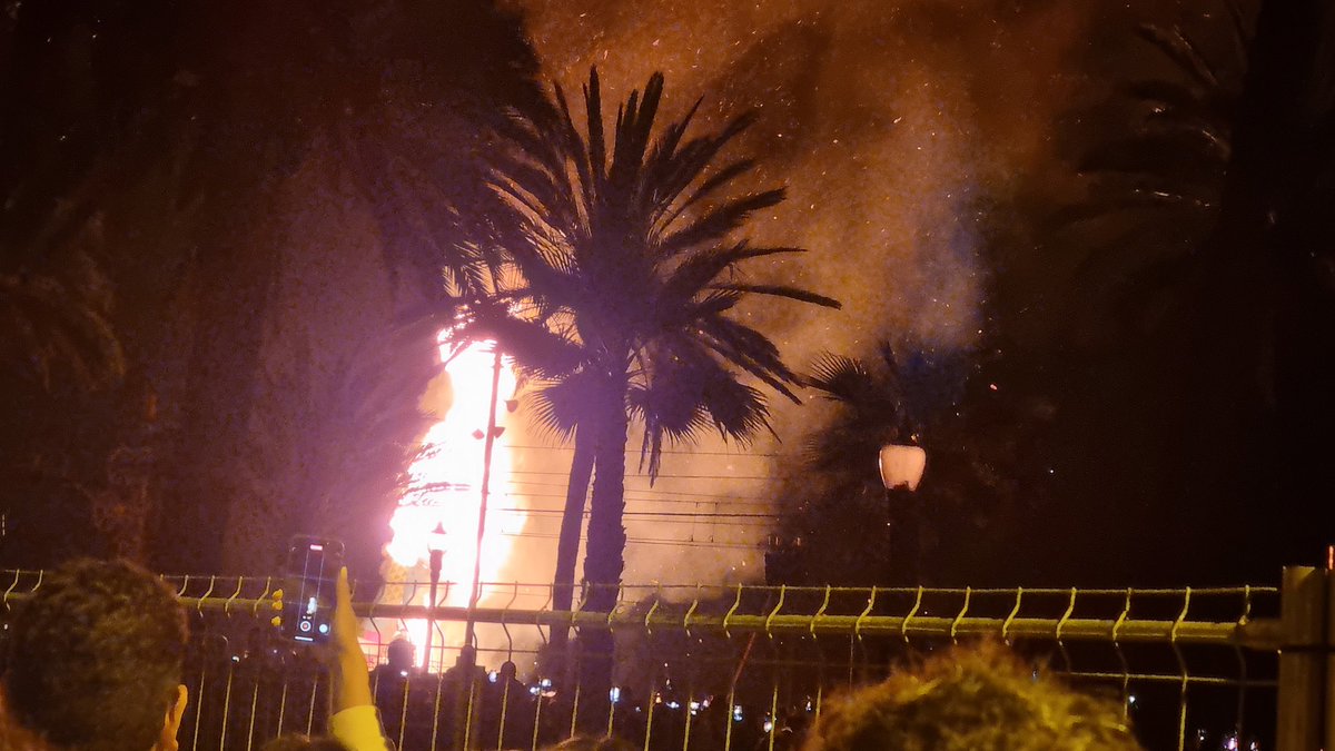 DSI (Deixem de ser invisibles), denuncien la falta i l'incompliment per part de l'Ajuntament de la infraestructura i mesures necessàries perquè les persones amb capacitats diferents poguessin gaudir de la Cremada del Dimoni.
<a href="/Albiol_XG/">Xavier García Albiol</a>
<a href="/badalonadsi/">badalonadsi</a>