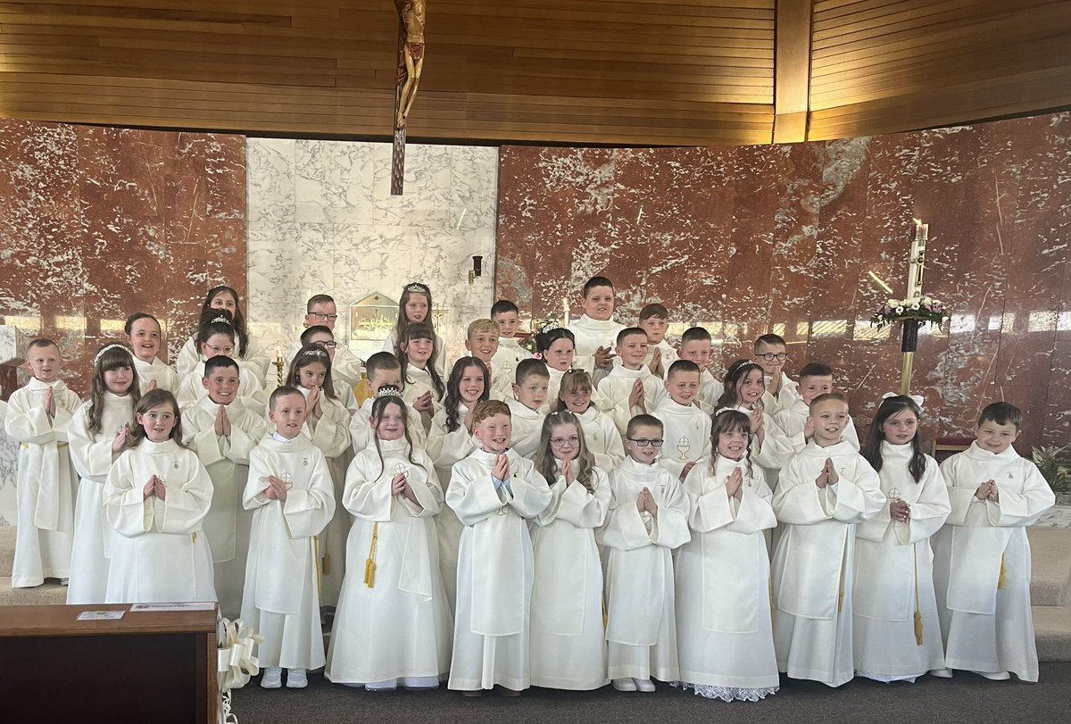 A wonderful celebration of Holy Mass for our Primary 4 classes this morning. Thank you to Fr Matthew, staff, families  and everyone who made this such a special event. The sun was shining for us ☀️ <a href="/RCStFrancisPG/">St Francis' Parish, Port Glasgow</a> <a href="/DoPEducation1/">DoPEducation</a>