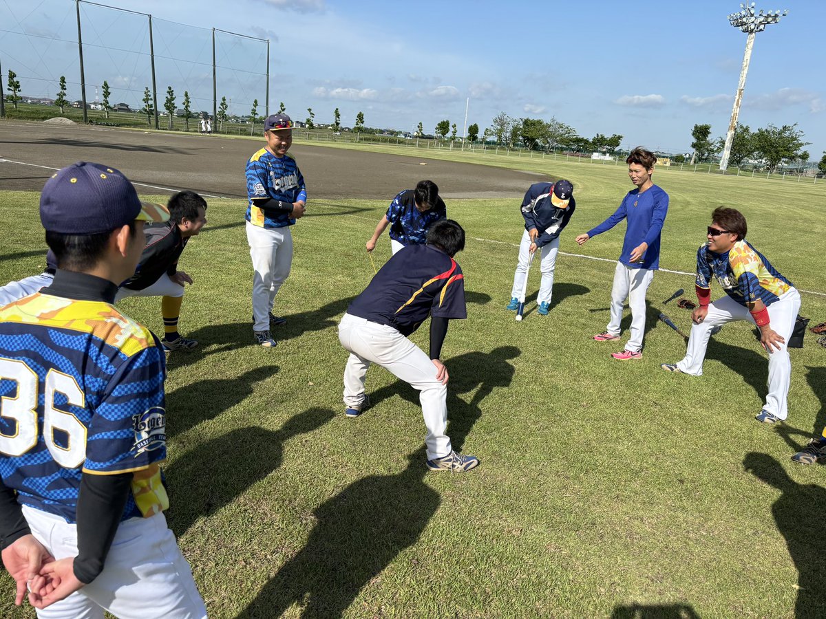 t_legendbc's tweet photo. 【高松宮1部初戦】
vs 茨城県信用組合様
9-1 ⚫︎（8回コールド）

P石塚 久松-C 宇野 久保田

《ニ》 引田 石田 松尾
《本》 引田（先頭打者） 石田

引田、石田の1.2番コンビニアベックアーチ👏宇野、松尾にもタイムリーが飛び出し
石塚、久松と零封継投で
初戦突破⚾️ https://t.co/MXWblSZUYv