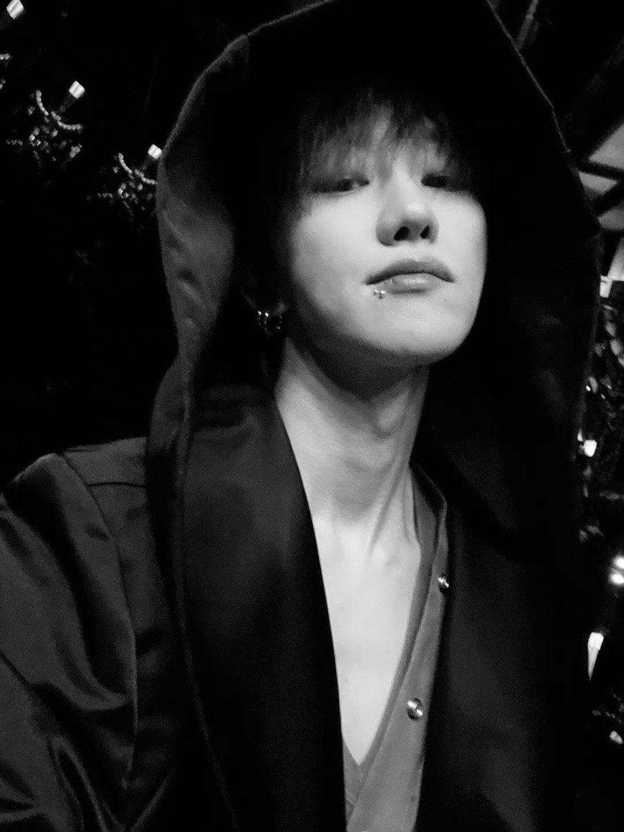 💎 bby do you want to pierce your lips? do it do it
🎱 i want to.....

DO IT DO IT DO IT MINGHAO
