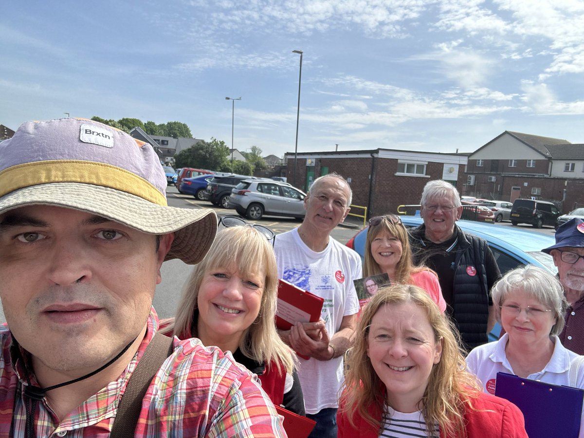 #labourdoorstep🌹 Severn Ward #Caldicot with @jbryantwales on a sunny Spring day here in #Wales @uklabour