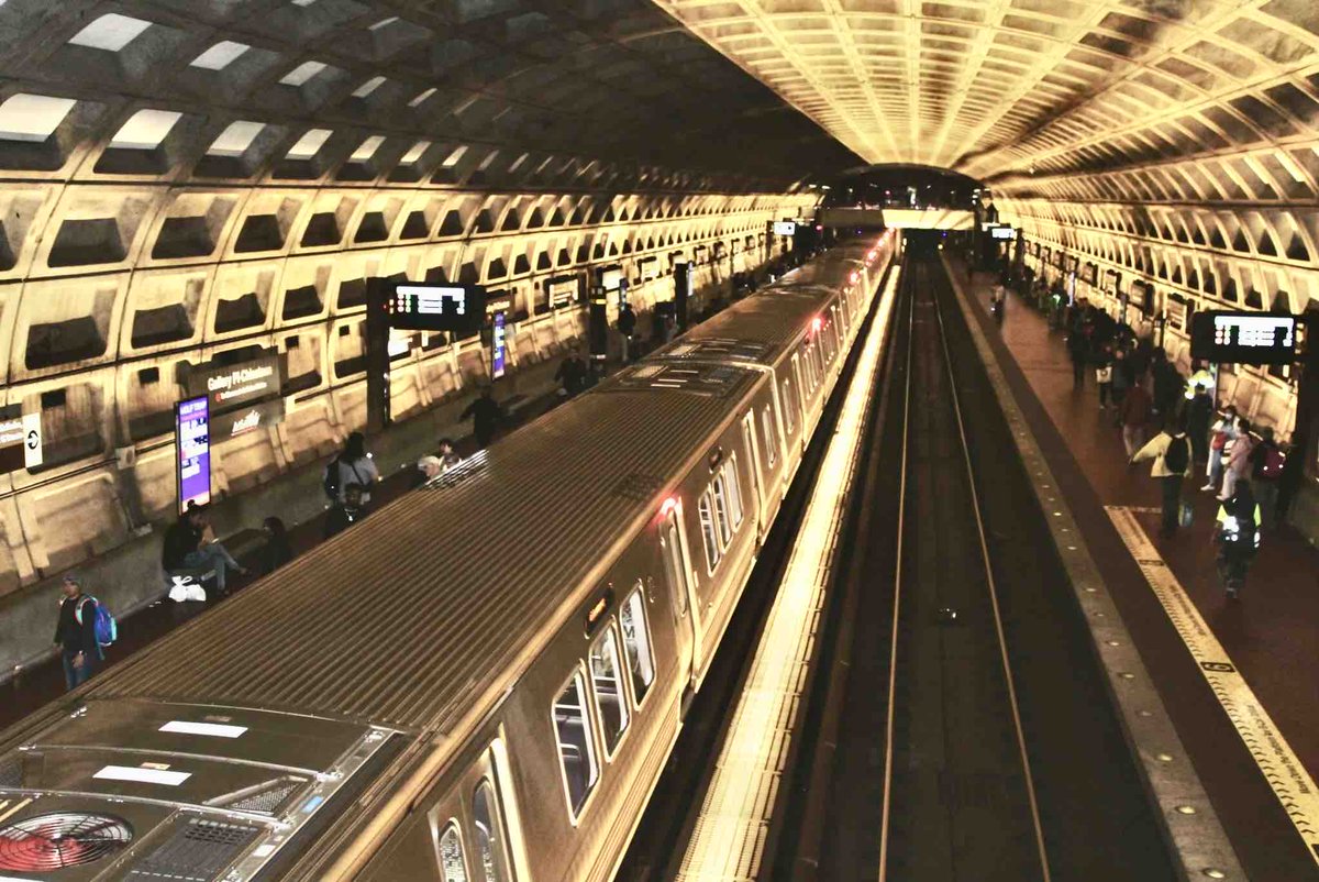 🚆 Happy #NationalTrainDay from Metro! What Metrorail line do you ride on? #wmata