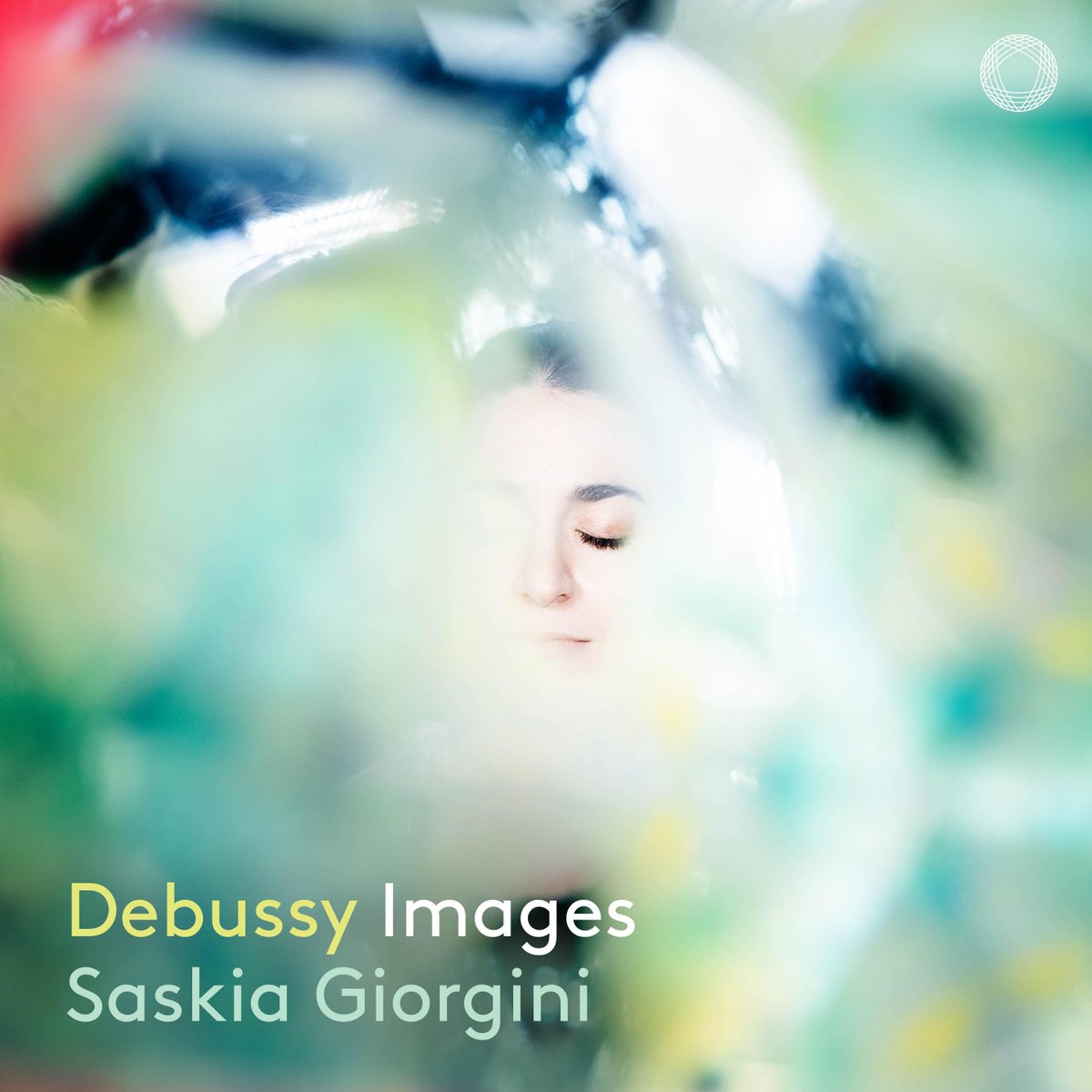 Debussy’s “Pour le Piano, L. 59 II. Sarabande”, from the forthcoming album ‘Debussy: Images’ with Saskia Giorgini, is available now on @AppleMusic, @Spotify, @Qobuz, and more! LISTEN to the available track and PRE-ADD the album now! 🎶lnk.to/DebussyImages 📷: Julia Wesely