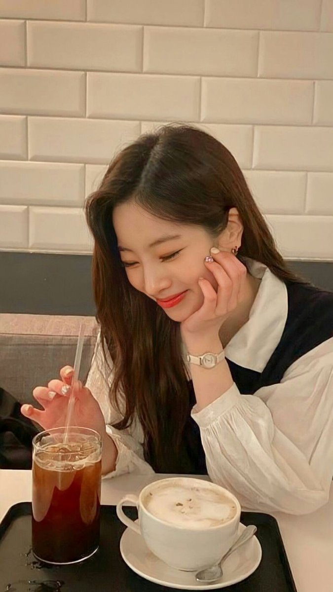 'Her smile is my happy place!'
#DAHYUN