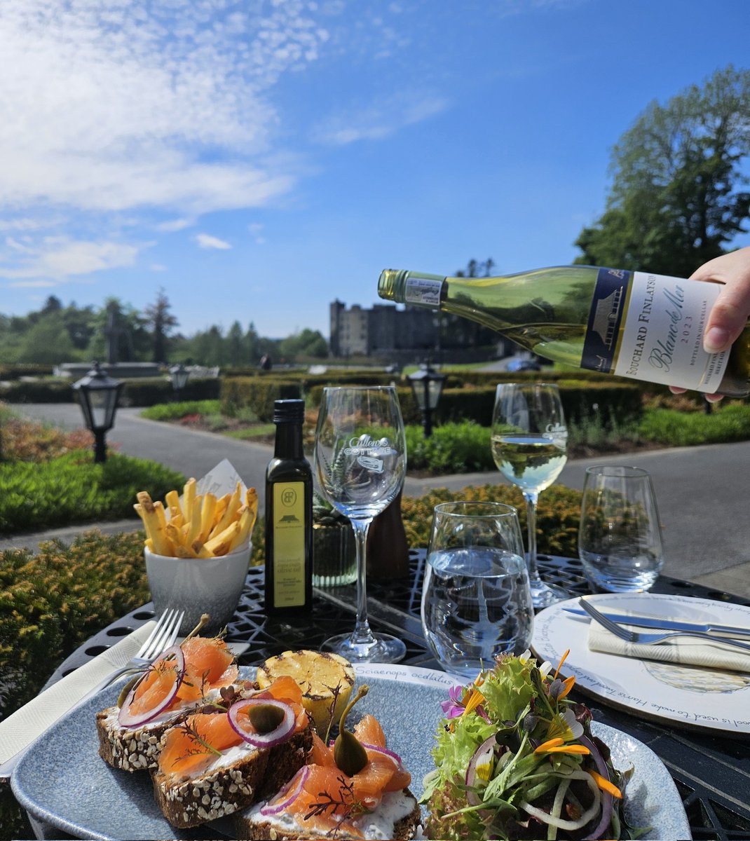 Join us at Cullen's at the Cottage this weekend for lunch from 1pm to 3.30pm, with live music every Sunday. Visitors and walk-ins are welcome! #AshfordCastle #RedCarnationHotels