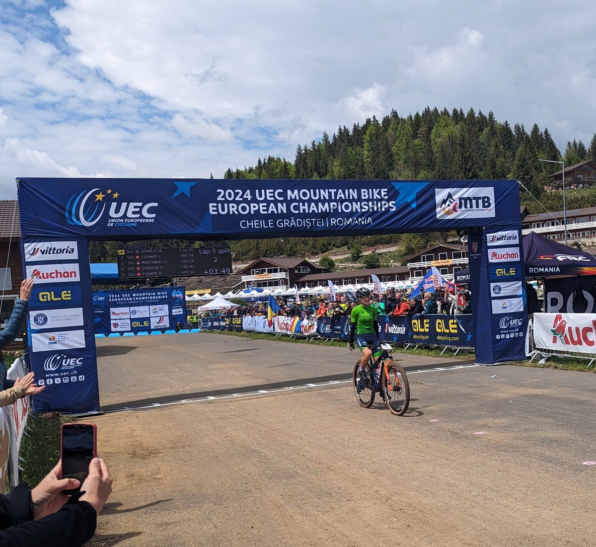 The 16-year old (!!!) Marusa Serkezi from Slovenia is the Junior Women XCO European champion! 👏🇸🇮 She put minutes into everyone else, possible future cyclingv superstar. Bravo, Marusa! #EuroMTB24
