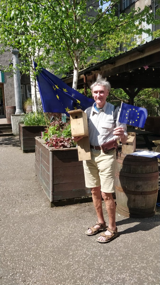 #RewildingEurope #RewildingScotland support freedom of movement for #birds #bats #bees and build a nestbox from recycled wood. #MeetTheMaaker David Rogers #Edinburgh courtyard @Summerhallery 1-2pm today