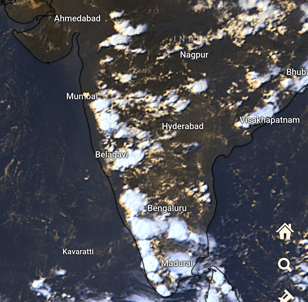 Lovely Sat image 😍
Western #ghats all fired up with #PreMonsoon ⛈️⛈️ from southern tip of #Kerala all the way to N #Maharashtra! 

#Pune missing by very small margin today. #Satara & #Lavasa region west of Pune seeing intense TS currently.

#Lonavala next in line, with a chance
