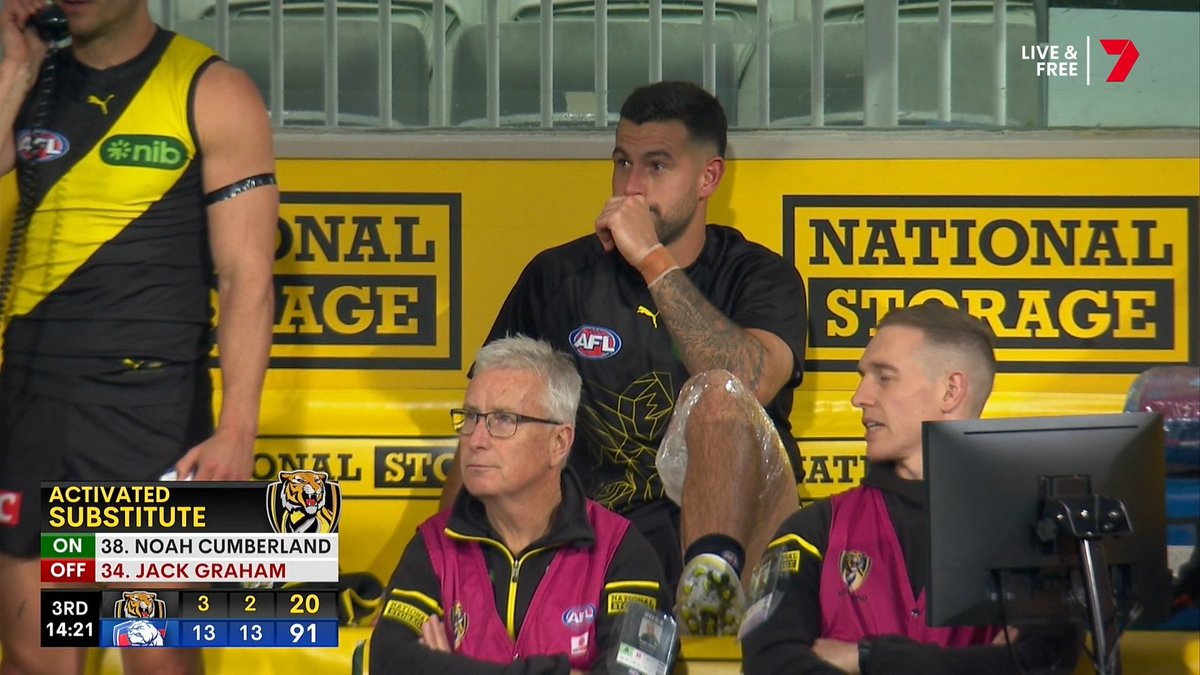 Jack Graham (hamstring) is done for the night 😔 #AFLTigersDogs