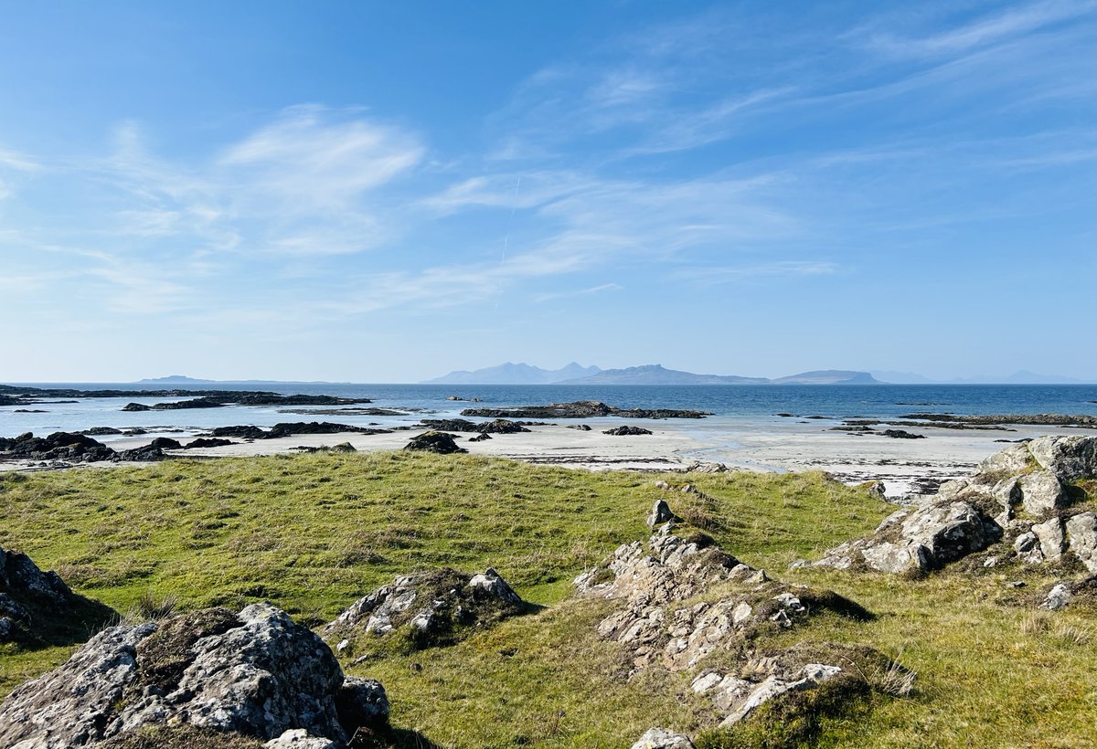 Looking across to the Small Isles from remote Achateny Beach on the north Ardnamurchan coast 🏴󠁧󠁢󠁳󠁣󠁴󠁿