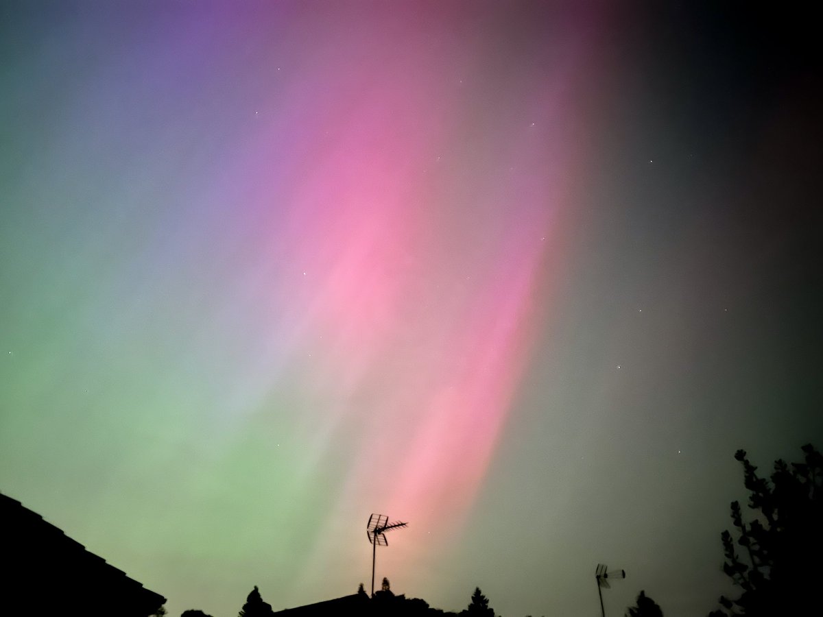BCGeogDept's tweet photo. Fantastic sighting of the Northern Lights last night. Did you manage to see them? https://t.co/1gpnygpwo8