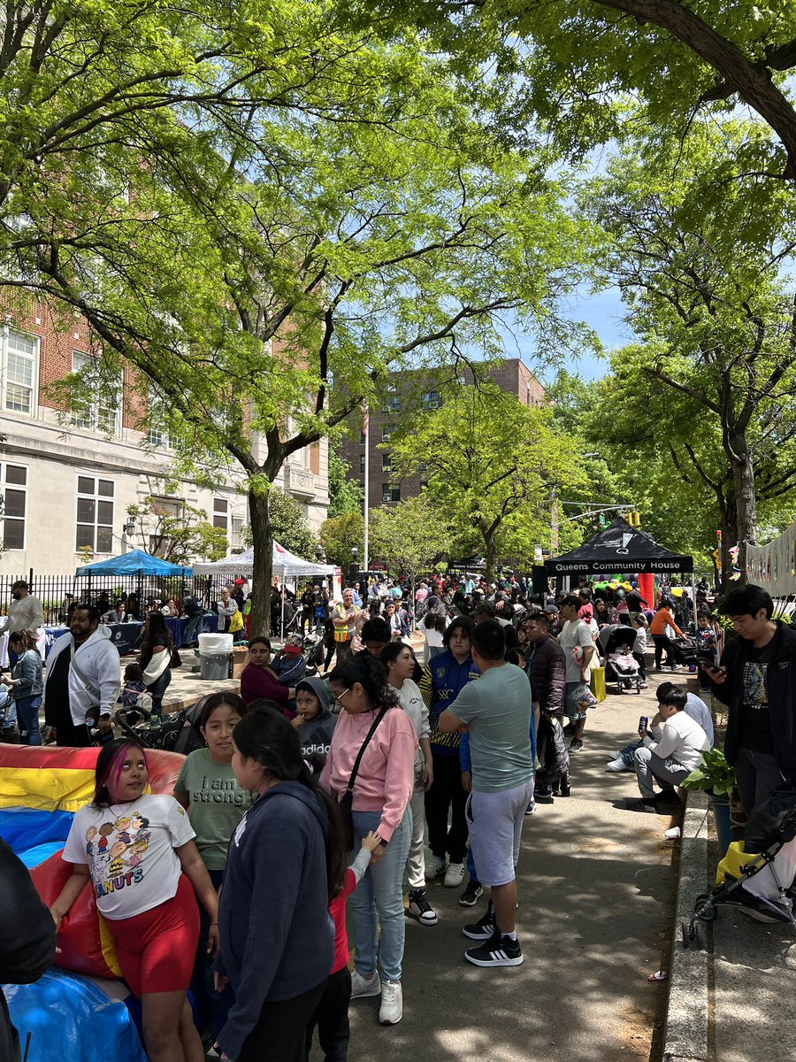 Packed street for the Community Health Fair! 🙌 Queens neighbors, stop by 93-11 34th Ave before 2pm and join the festivities!