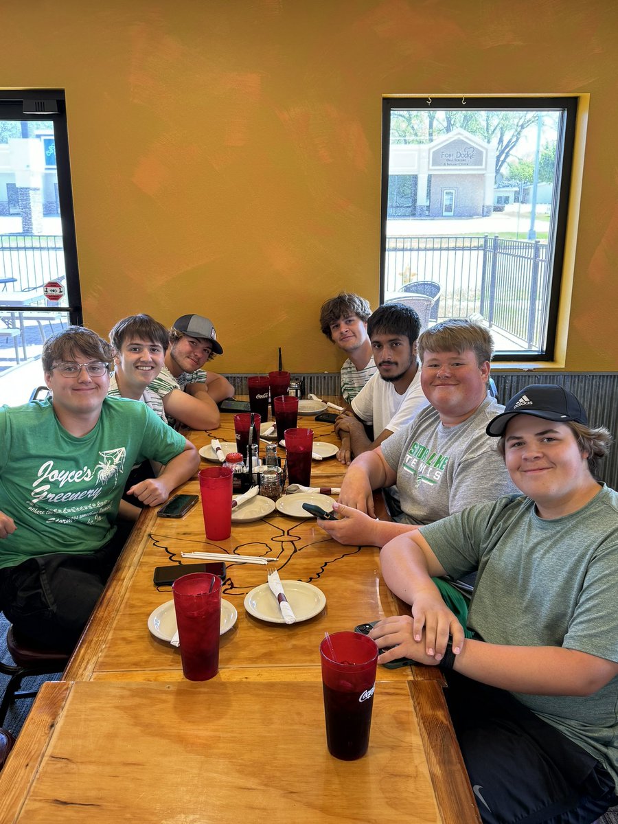 These 7 seniors wrapped up their high school tennis careers today. Thank you for all you hard work and contributions to the program Brayden, Mason, Cole, Joey, Hersh, Ben, and Owen! 

<a href="/SLHSTornadoes/">Storm Lake Athletics</a>