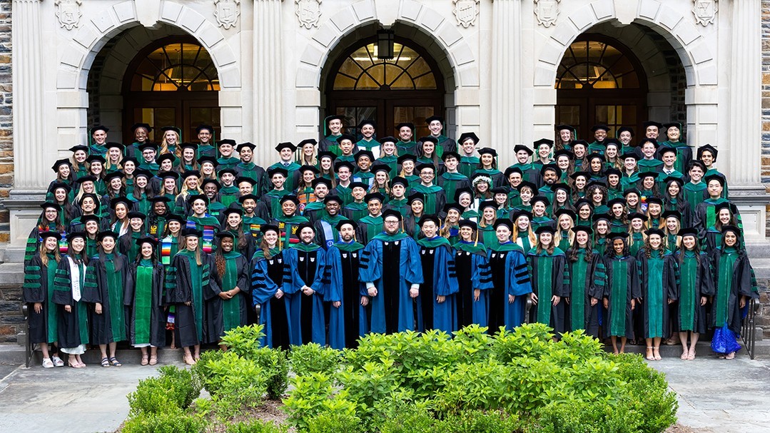 DukeMedSchool's tweet image. Congratulations to the #DukeMed Class of 2024! Last night, our MS4s earned their Doctor of Medicine (M.D.) degrees and recited the Hippocratic Oath, officially marking their entry into the medical profession as physicians. 🎓