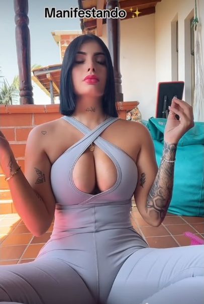 4Gargiulosky's tweet image. Il tesoriere del Club #Norecchie 🌈👄🪚 vi augura un sereno pomeriggio e vi ricorda che sono aperte le iscrizioni per l&apos;ano 2024: 
0 € per gli Etero e Gran Petarde.
33.475,69 x le #recchie da curare.
66.666 € per le Lesbiche, Bisex e Non Binari.
Accorete donne!!!!!!!