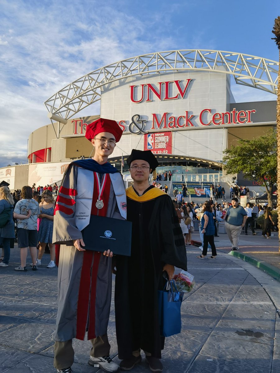 freezsj's tweet photo. 🌟 Honored to win the UNLV Outstanding Student Award at yesterday's commencement! Big thanks to my advisor, Dr. Zhaohuan Zhu, and all who supported me. Moving on to Columbia University as a NHFP Sagan Fellow. Excited for the next chapter! #Grateful #NextChapter 🚀 https://t.co/oJ22wWSUkk