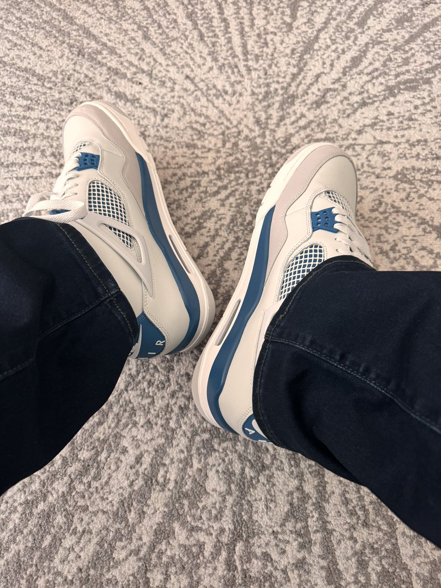 Heading out on Saturday sporting the Jordan 4 Retro Industrial Blue. Stay tuned for more #kicksfromthecube