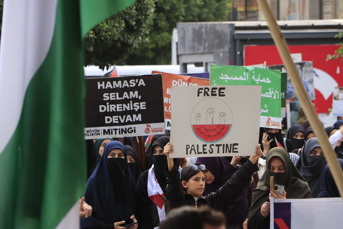 KARDEŞLERİMİZ İÇİN MEYDANLARDAYIZ! Furkan Hareketi mensupları olarak Filistin'e Destek Basın Açıklaması için Adana İnönü Parkındayız! #StandUpForPalestine #getoutofrafah