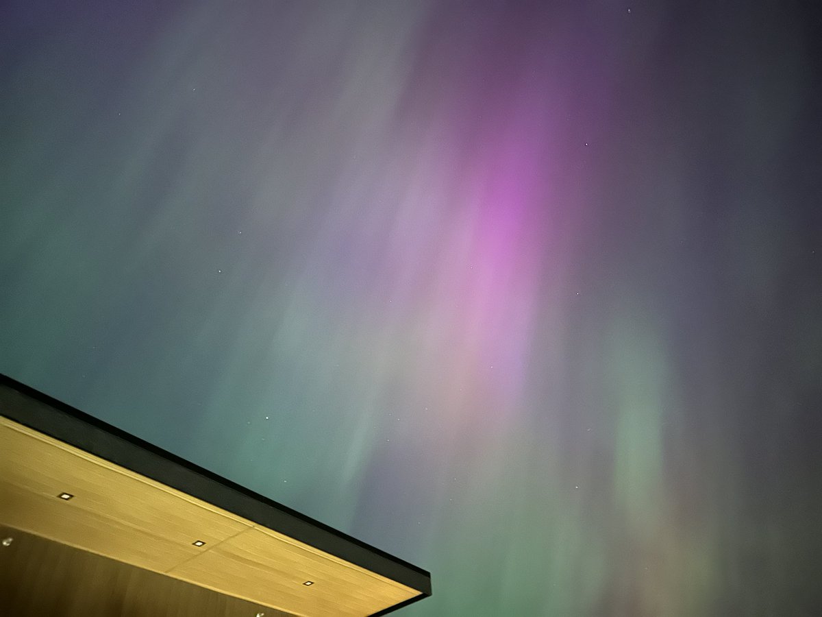 darrylehunt's tweet photo. #Auroraborealis from #comox https://t.co/OA9UiJEXg9