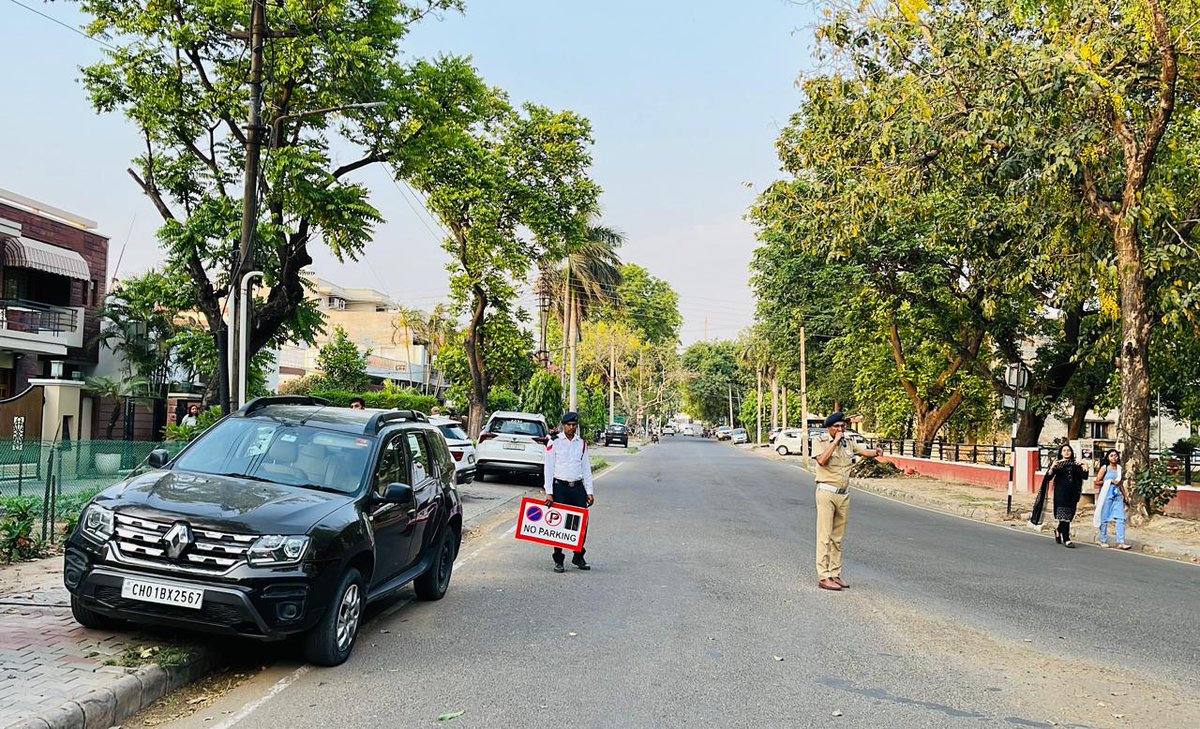 A Special #roadsafetyawareness drive was conducted at Market & Residence area Sec-19 CHD, regarding traffic rules & regulations. During this drive special emphasis was given on
* Proper #parking of #motorvehicle in the designated #parking area or market parking.