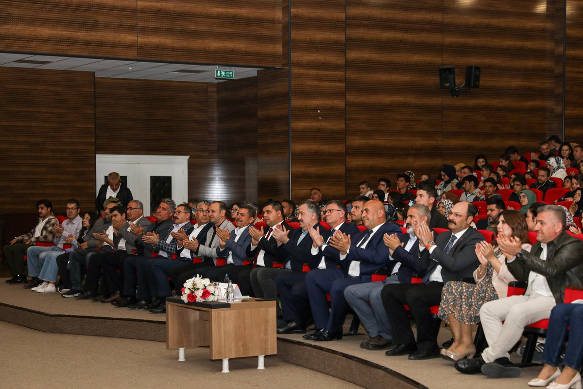 Türkiye’de Bir İlk; Matematiği Sevdirme Projesi MATBİL

Valimiz Sn. Ozan Balcı, Türkiye’de ilk olan, Bugünün Bilimi Yarının Teknolojisi matematiği sevdirme projesi MATBİL’in kapanış törenine katıldı.

Valiliğimiz himayesinde yürütülen, Yüzüncü Yıl Üniversitesi, Milli Eğitim