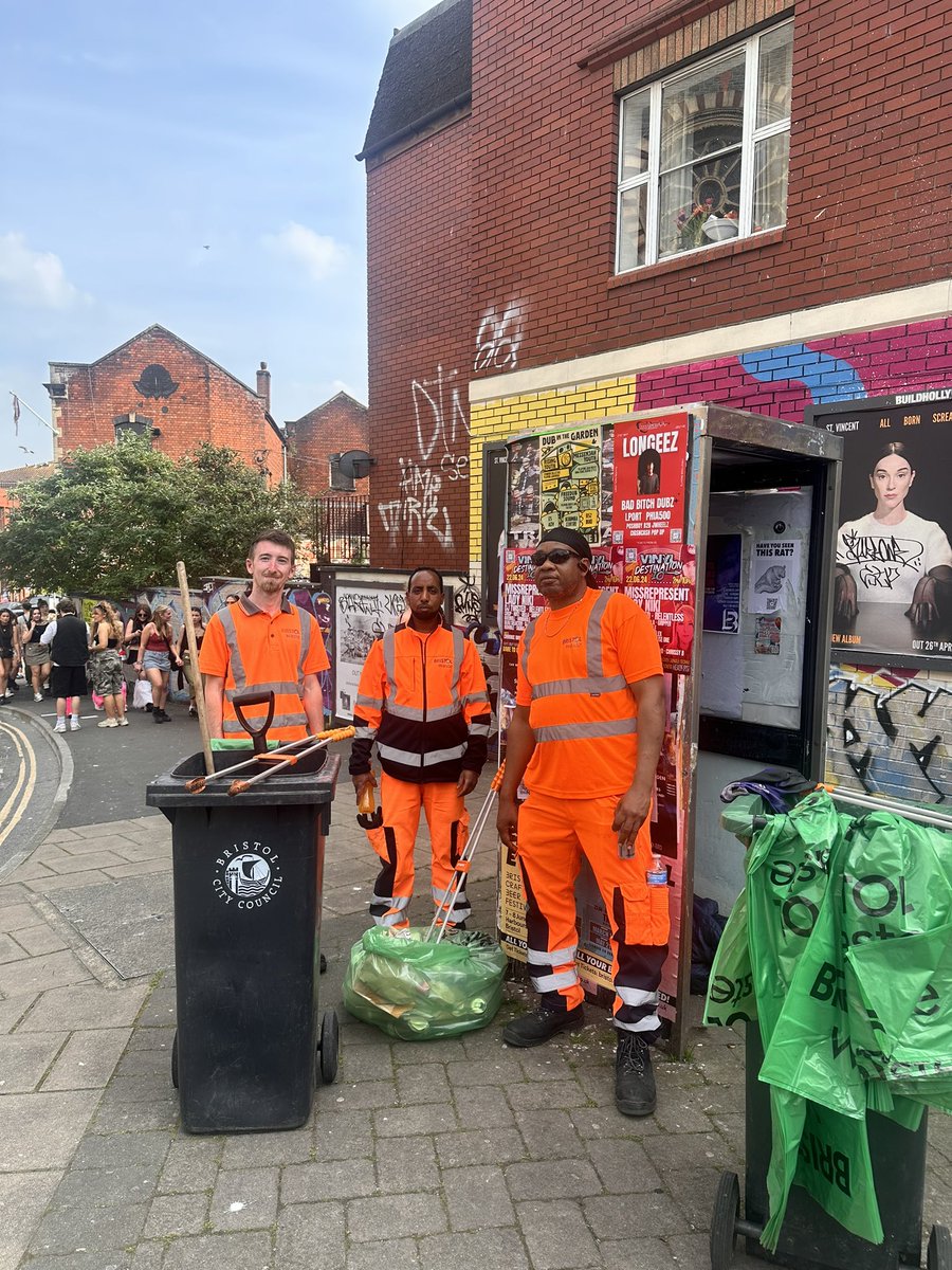 Stokes Croft is alive and bouncing this afternoon. Huge thanks to Jack, Idris & Patrick from @BristolWaste for their efforts keeping it tidy. There’s also an additional team in the Castle Park area today too.