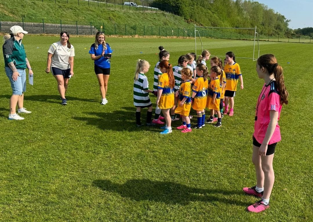A busy weekend for our juvenile girls! U12s kicked us off on Friday evening with a game away v Éire Óg. U8 and U10 took over on Saturday morning hosting Go Games with great matches v Gort na Mona, Wolftones and Carryduff! Well done to all involved and our young whistlers 💛💙