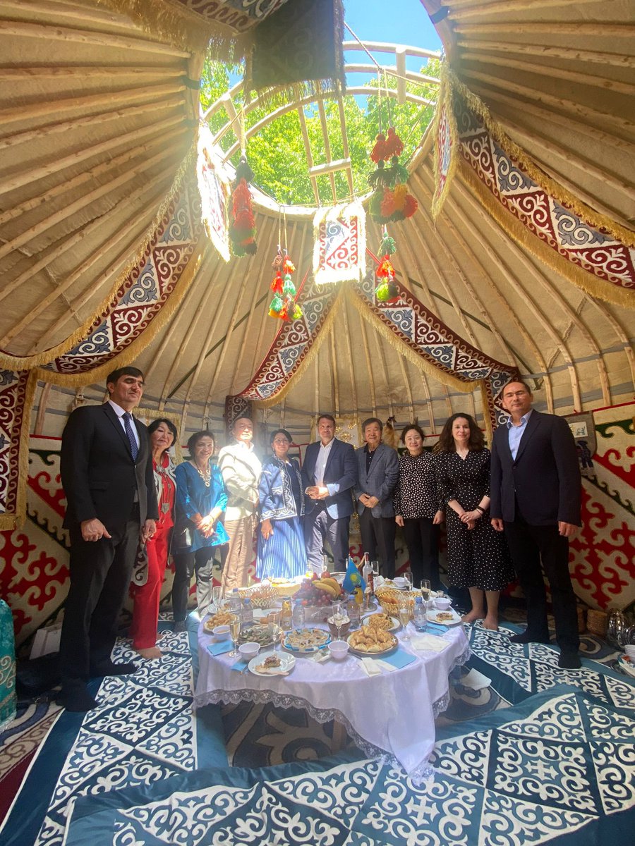 geoffroyboulard's tweet photo. #PlacedesTernes Inauguration du 1er Village Kazakh 🇰🇿 soutenu par @Mairie17 avec SE Madame l'ambassadrice du #Kazakhstan en France Gulsara Arystankulova @KZEmbassyFR de nombreux ambassadeurs d'Asie centrale, @AlineBessis et l'association Qazelles. https://t.co/08n2KPzPtR