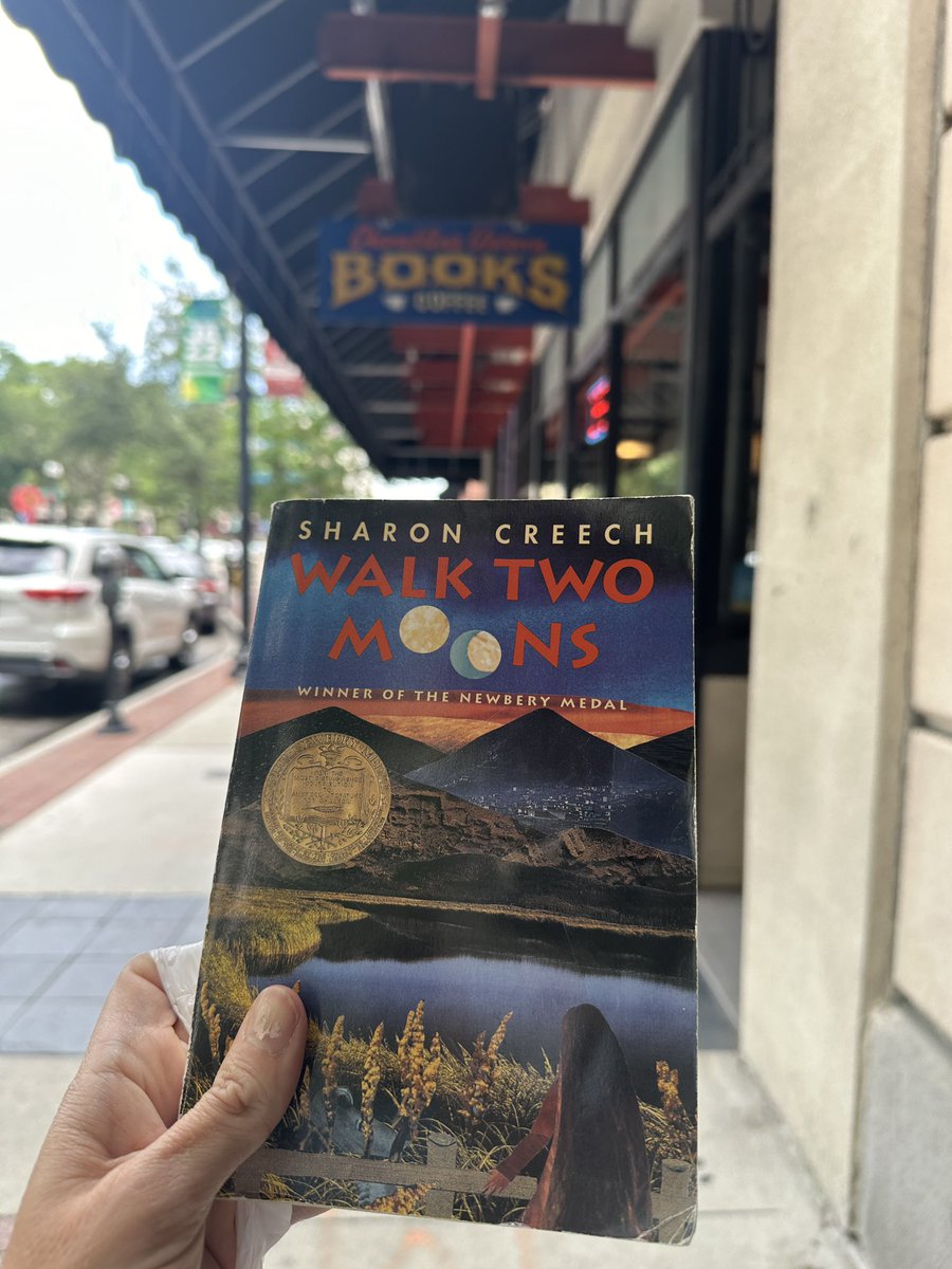 Finding this book at @ChamblinsUptown this morning brought tears to my eyes.

I loved reading as a kid, and now my daughter is reading chapter books, so o stopped by to pick up all my favorites. They had them all!

#dtjax #ilovejax