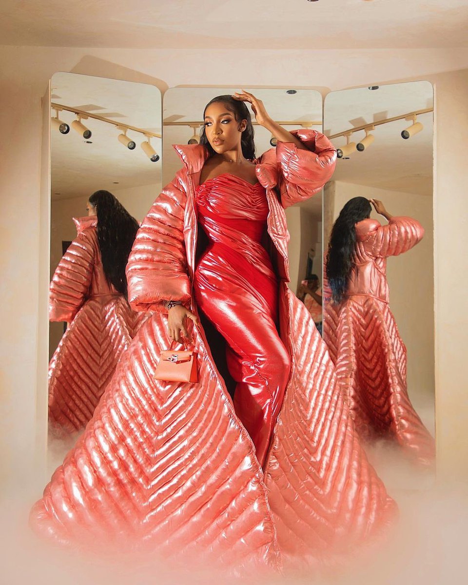 bouncenetworks's tweet photo. Queen Idia in Coral Pop from the Vitraux Collection by Emagine by Bukola. β¨
#AMVCA #AMVCA10 #QueenIdia #EmagineByBukola https://t.co/J6Ta4DnIEY