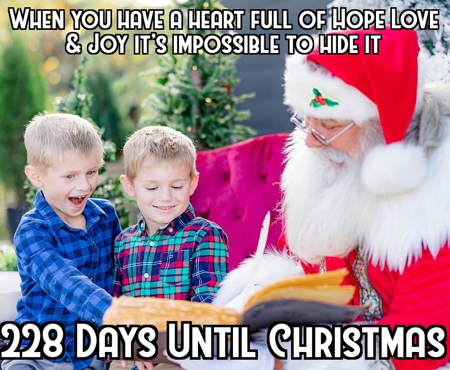 Happy Saturday Everyone! There's no way to hide a heart filled with Hope, Love and Joy. The smile is the tell. Have a blessed day and be a blessing.

#christmascountdown #christmas #countdowntochristmas #HopeLoveJoy #blessing #blessed #friday #believe #share #eastcoastsanta