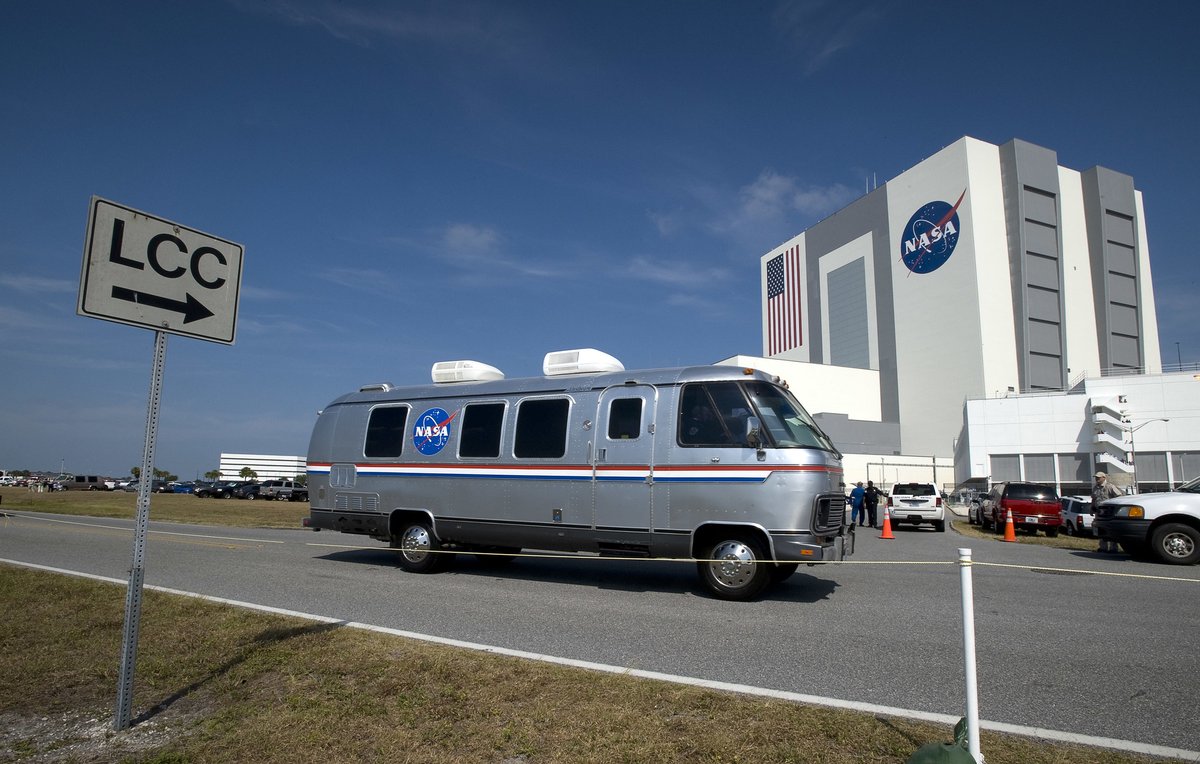 Say hello to the van-tastic Astrovan! Used from STS-9 through the end of the Shuttle era to transport astronauts to the launch pad, astronauts liked the history-filled vehicle and even argued against upgrading it. 📷 STS-125 crew heads to pad 39A #OTD 15 years ago