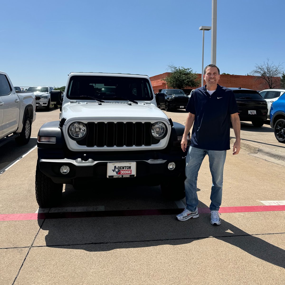 🎉 Way to go, Paul! We appreciate your business. Enjoy your new Jeep from Eric. #JeepFam #DentonDodge