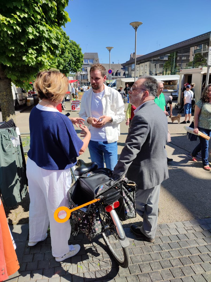 Un accueil chaleureux sous le soleil du marché place de Nevers à Charleville-Mézières pour présenter les propositions sur le pouvoir d'achat de notre liste portée par @rglucks1 dans le cadre des élections européennes qui se dérouleront le 9 juin prochain 🗳️🇪🇺☀️ #Europeennnes2024