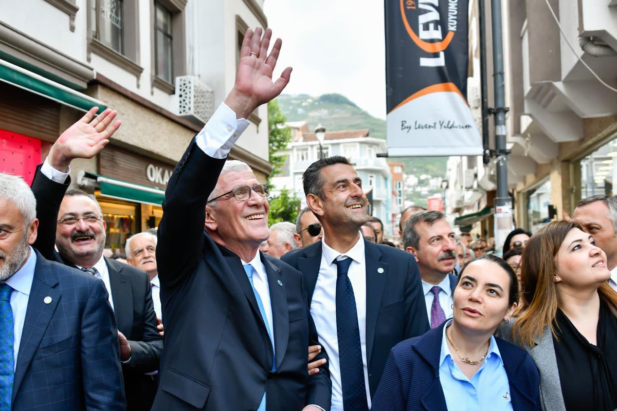 MDervisogluTR's tweet photo. Bugün Ordu'da son durağımız olan Fidangör'ün sokaklarında vatandaşlarımızla buluştuk.

Ordu'da bizleri bağrına basan tüm vatandaşlarımıza teşekkür ediyorum.

Şunu bilin ki;

Türkiye'nin gerçek gündemini hiç kimseye unutturmayacağız!

Gecemizi gündüzümüze katarak sadece ve sadece milletimiz için çalışacağız!