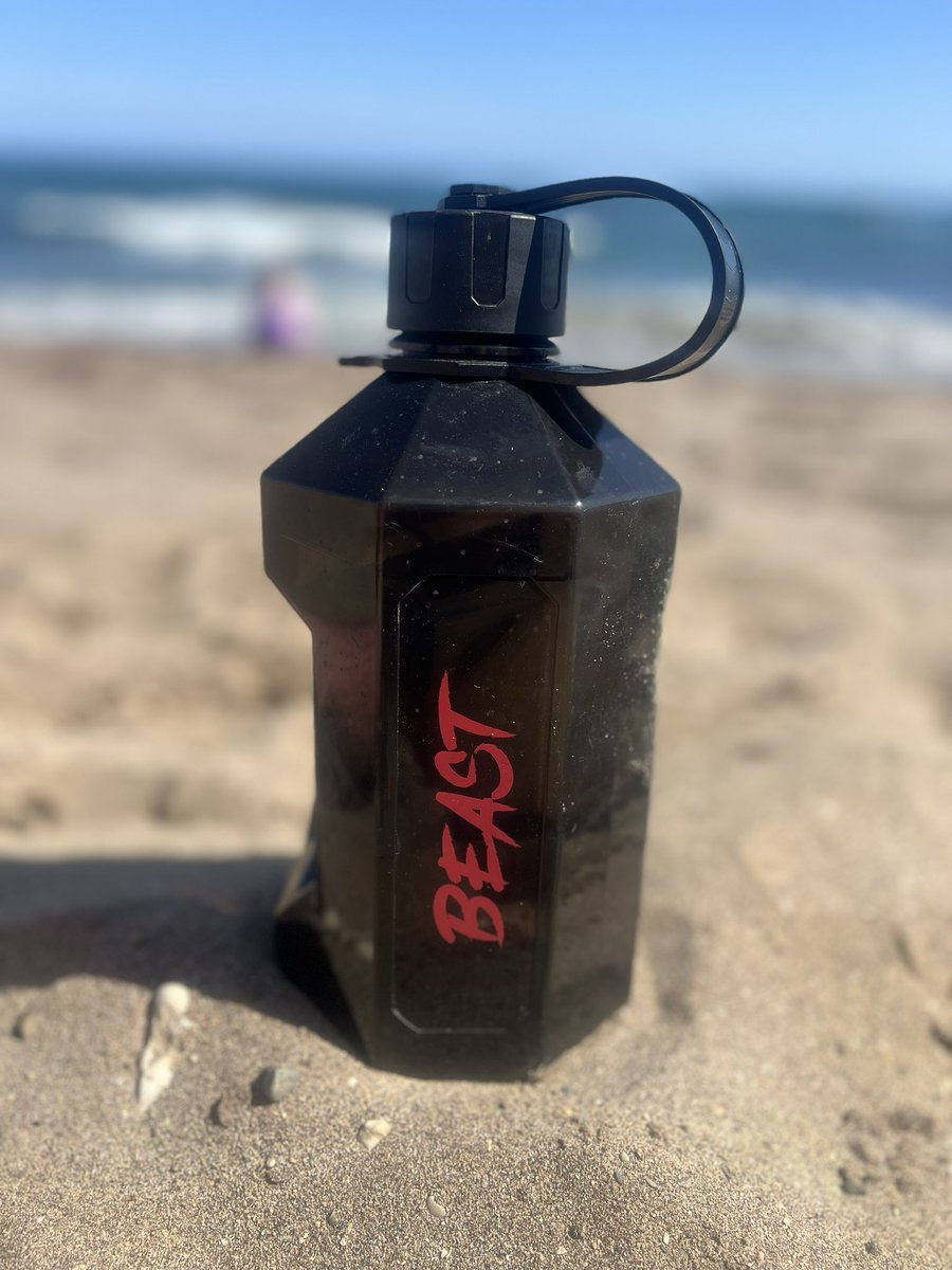 GorillaManFitn1's tweet image. BEAST on tour 💪🏋️‍♀️ #BeastAlpha #TeamBeast #TeamBeastMode #Mijasbeach #StayingHydrated