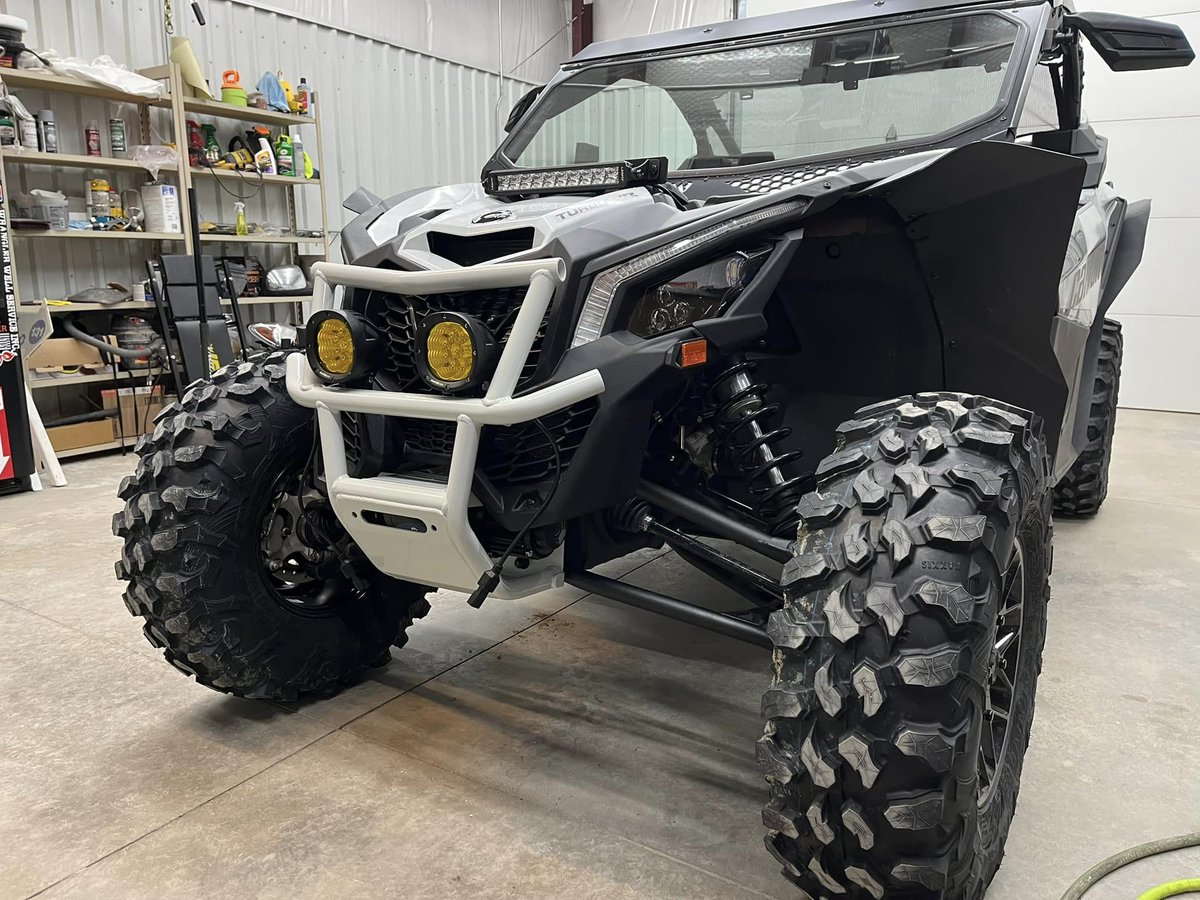 BIG shout out to Patrick Solan for showing off our Maverick X3 Front Bumper🤝🏼

#CANAM #MAVERICK #SIDEBYSIDE #OFFROAD #THANKSFORTHUMPIN