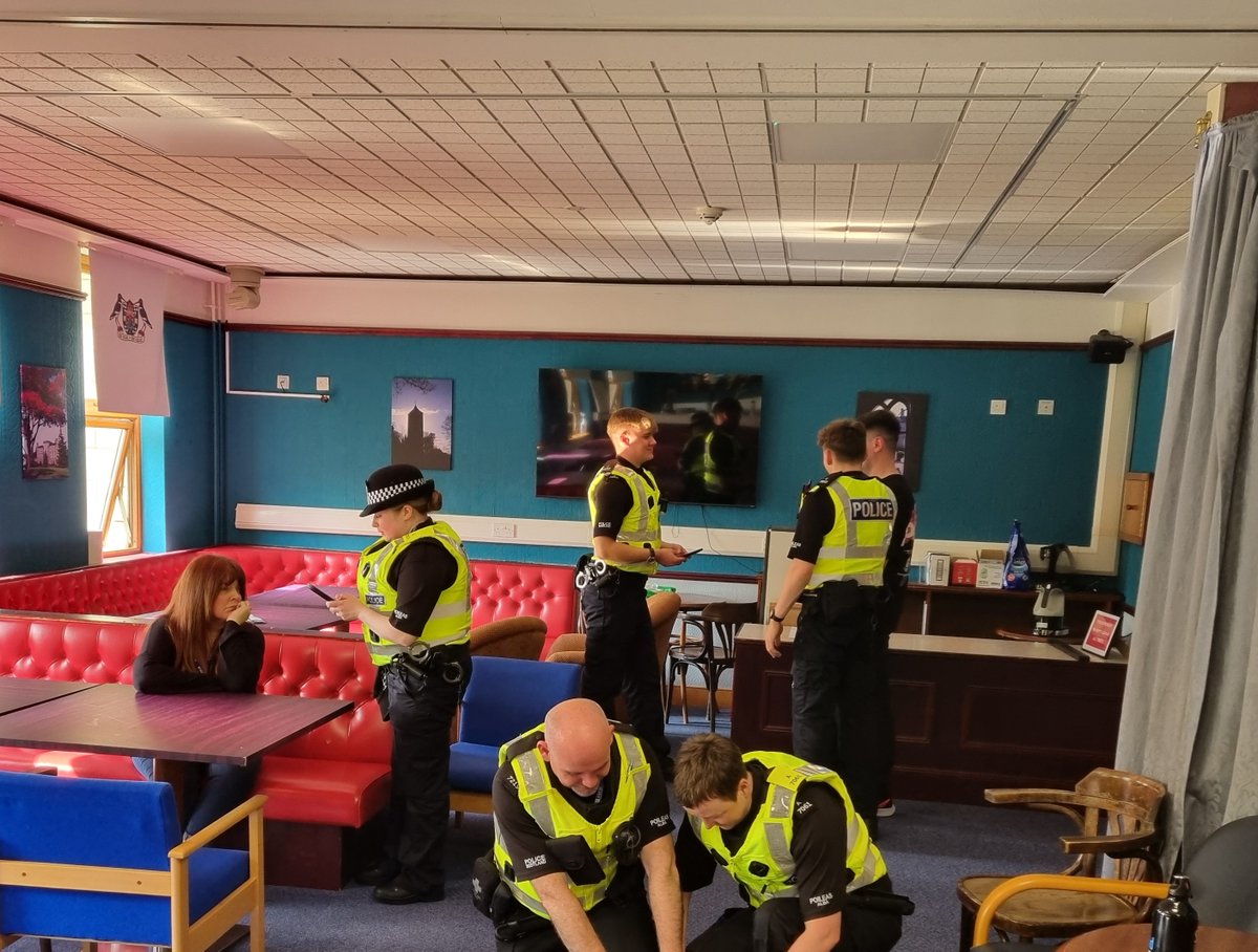 We had some operational scenarios to round of the day for our Special Constable conference👮🏻 . The officers dealt with various calls, including concern for persons, disturbances and offensive weapons. @PSOSYouthVol