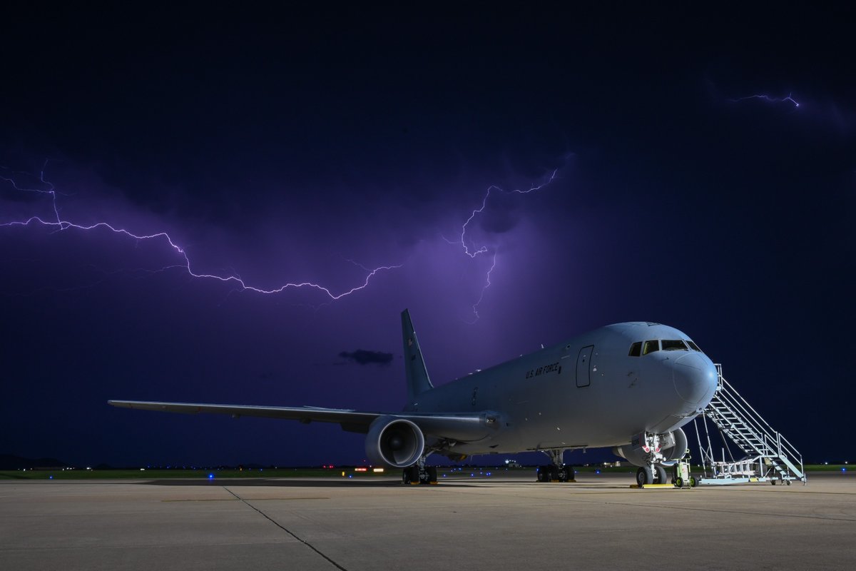 ⚡Check out this electrifying shot of a KC-46 Pegasus aircraft at Altus Air Force Base, Oklahoma, with a breathtaking lightning show in the background!🌩️ 📸 Airman Lauren Torres #TogetherWeDeliver @97AMW