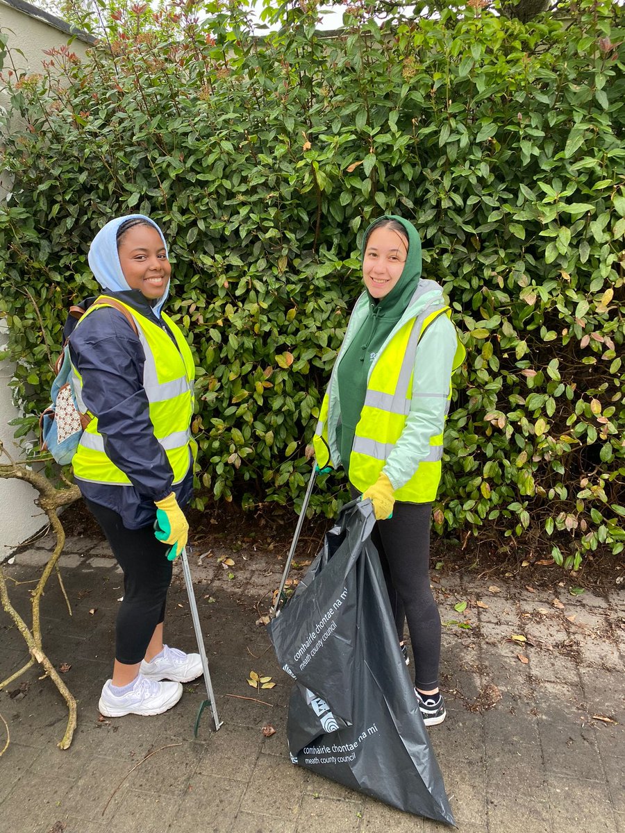 Thanks to all the members of the Lighthouse Church who joined @johnstowntt volunteers during their #NationalSpringClean

A big thank you to everyone who took part and for helping keep Johnstown looking fabulous.

#SpringClean24 #SDGsIrl #Dublin