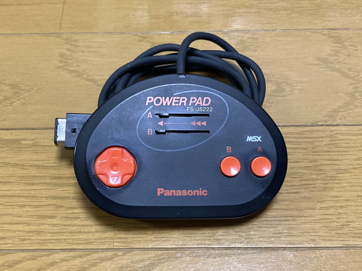Funny_Place's tweet photo. #MSX で愛用してたパナのジョイパッド。連射付きのヤツです。 #じょいぽーとU君 経由で #X68000Z でも使用可能。 #Panasonic #PowerPad #FSJS222 https://t.co/2DetJfNBLi