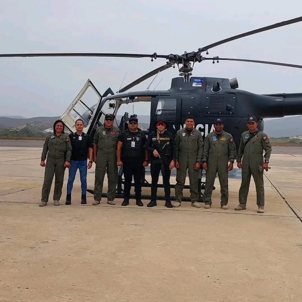 Venerotor's tweet photo. 🚁 Bolkow 105 de la División General de Operaciones #MPPRIJ  Aéreas junto a sus integrantes #DGOA02
-
-
-
#InstaPilot #HelicopterPilot #InstaHelicopter #Heliporn #Chopper #Helicopteros #Venerotor #QAP #Bolkow #Bolkow105 #BO105 https://t.co/PsuyC8vZeH
